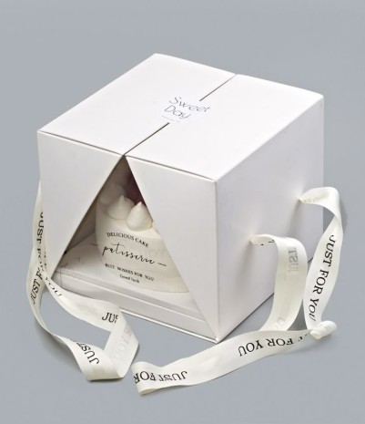 Triangular Cake Box + Ribbon Handle 24.5 x 24.5 cm